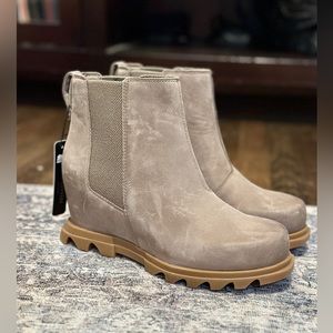 Sorel Joan of Arctic Wedge Chelsea Boot (Omega Taupe/Wet Sand)